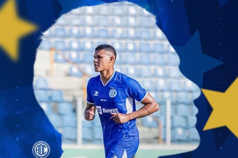 *Eduardo Moura completa 50 jogos pelo Confiança*