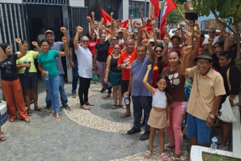 Poço Verde: professores e alunos paralisaram as atividades e fizeram ato na Câmara de Vereadores