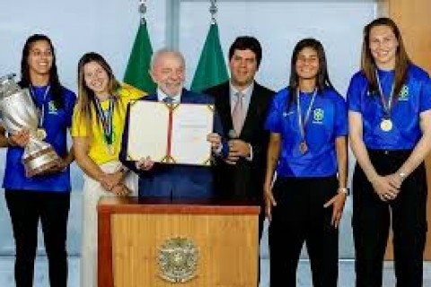 Lula diz que enviará projeto de lei para incentivar futebol feminino