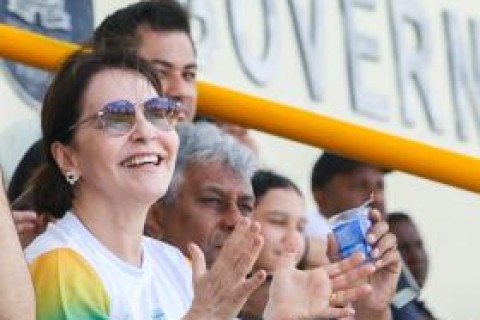 Prefeita Emília Corrêa prestigia final da fase regional feminina da Copa Serigy na Arena Batistão