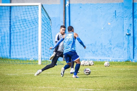 Confiança faz último treino antes de enfrentar o Guarani